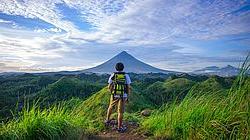 工程 student st和ing in front of a mountain in another country 